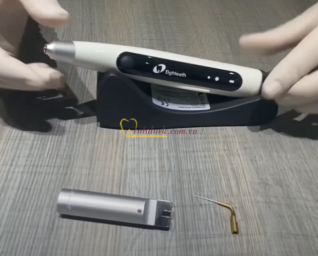 Wrench (cờ lê tháo gắn tip của Ultra X)