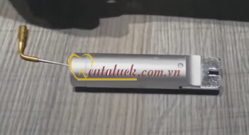 Wrench (cờ lê tháo gắn tip của Ultra X)